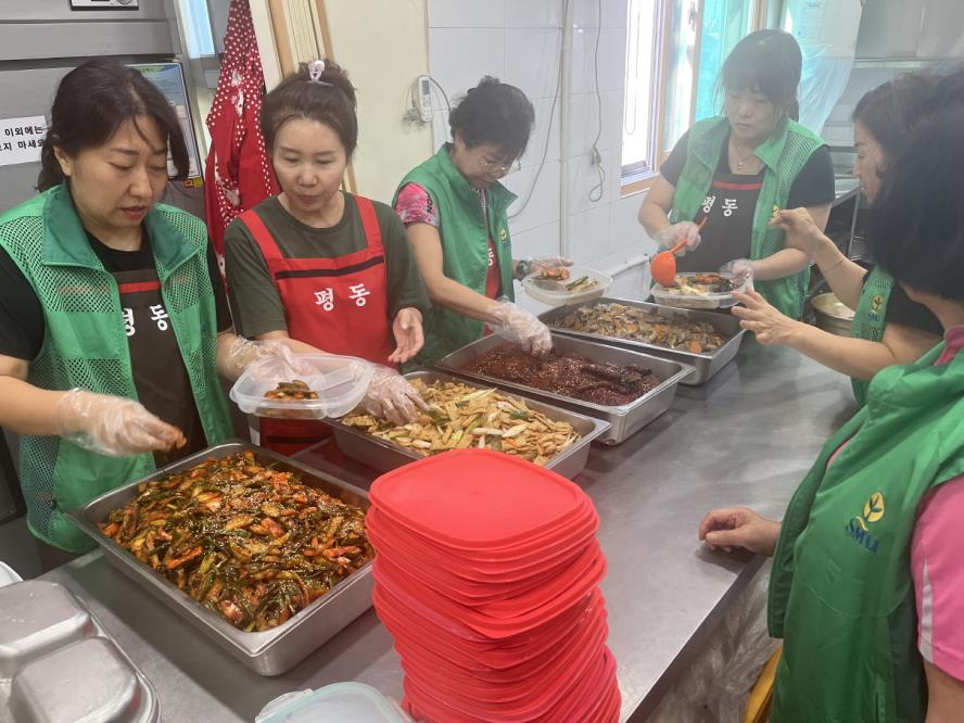 수원시 권선구 평동, 새마을지도자부녀회 사랑의 음식 나눔
